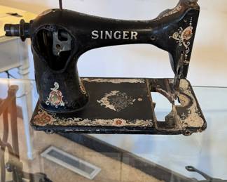 Antique Singer Sewing Machines - Decor
