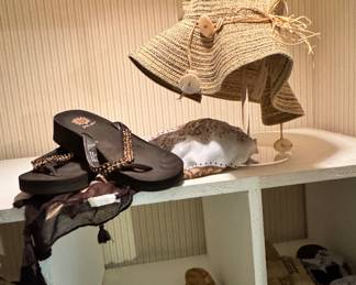 Women's Flip flops and beach hat