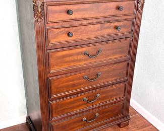 Signature by Ashley Furniture Chest of 5 Drawers