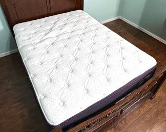 Sierra Sleep Limited Edition Queen Sized Mattress **Bedframe Not Included