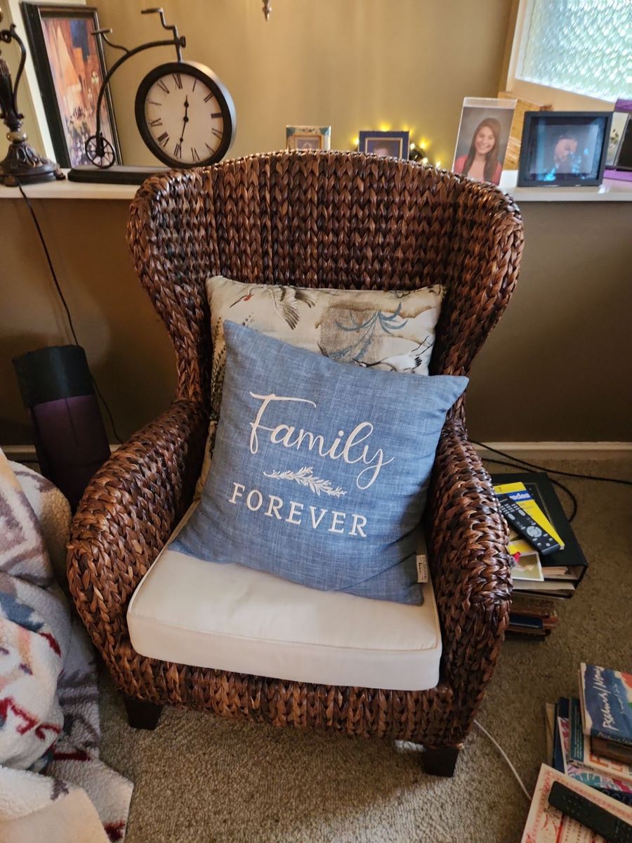 Woven accent chair