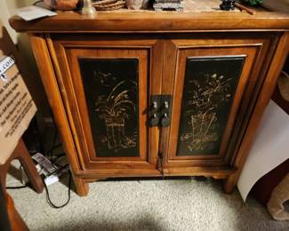 Side cabinet