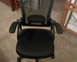 ERGONOMIC OFFICE CHAIR