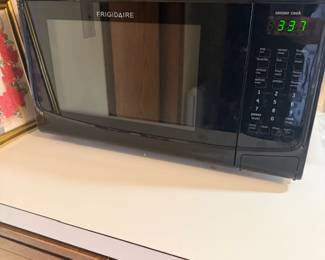 FRIGIDAIRE MICROWAVE