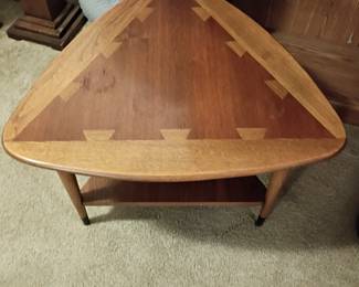LANE MID CENTURY ACCLAIM GUITAR PICK END TABLE