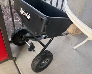 AGRI-FAB 85 LB CAPACITY SPREADER