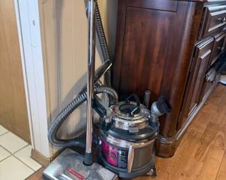 FILTER QUEEN MAJESTIC CANISTER VAC. LIKE NEW. VERY CLEAN ONLY USED A FEW TIMES