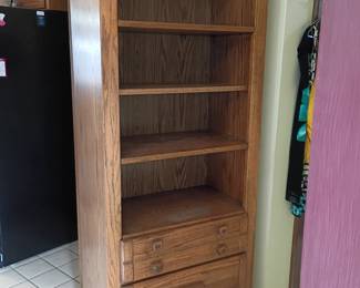 SOLID WOOD BOOKCASE WITH LOWER 3 DRAWERS. SEVERAL OTHER MATCHING PIECES