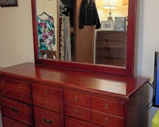 SOLID WOOD 9 DRAWER DRESSER/MIRROR