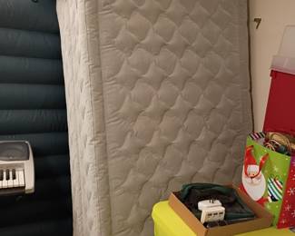 TWIN SIZE AIR MATTRESS