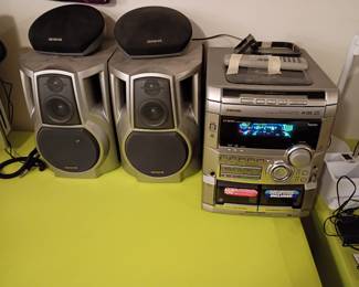 AIWA COMPACT STEREO WITH SPEAKERS