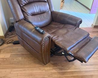 FLEXSTEEL OSCAR POWER LIFT RECLINER WITH EXTRA PADDING & HEAVY DUTY STITCHING. NAIL HEAD TRIM. POWER HAND CONTROL WITH HEADREST AND LUMBAR ADJUSTMENT