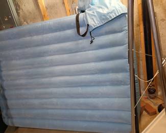 INFLATABLE AIR MATTRESS