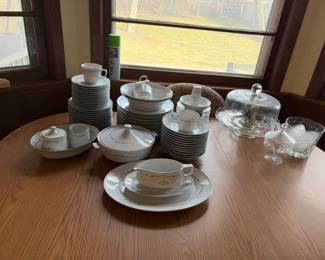 PETITE BOUQUET BY SIGNATURE CHINA SET