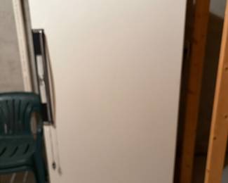 VINTAGE AMANA 16 CU FT STOR MORE UPRIGHT FREEZER MANUAL DEFROST