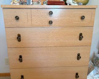DISTINCTIVE FURNITURE BY STANLEY 4 DRAWER CHEST