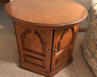 ROUND WOOD TABLE WITH STORAGE & LOCK