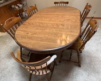 KLING ROUND/OVAL WOOD TABLE W/ 2 LEAVES +6 CHAIRS