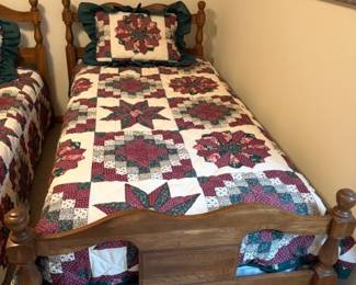TWIN SIZE QUILTED COMFORTER (2)