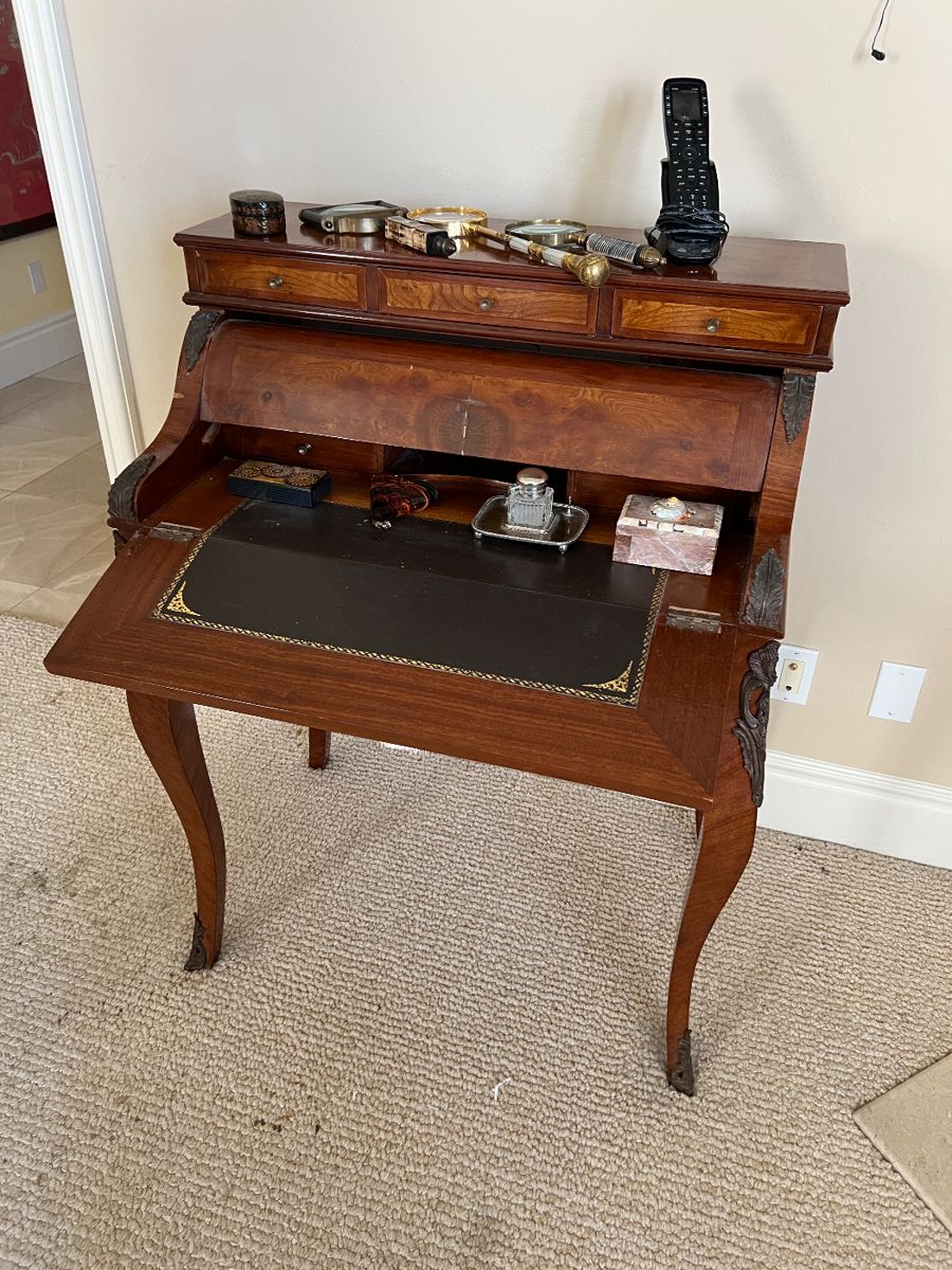 Gorgeous Small French desk - magnifying glass collection