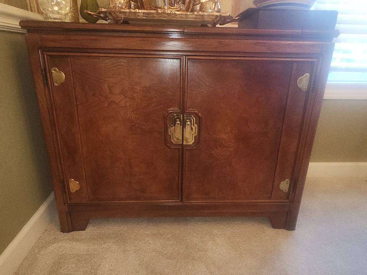 Thomasville Hollywood Regency Chinoiserie Burl Wood Buffet