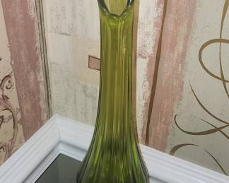 Vintage L.E. Smith Green Glass Swung Vase