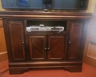 Thomasville Dark Wood Media Console