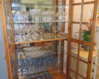 Mirrored pine curio.