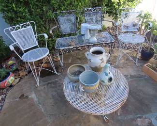 Metal/wire patio set.