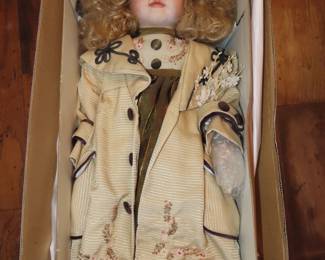 Boxed Franklin Heirloom "Cecilia" doll.
