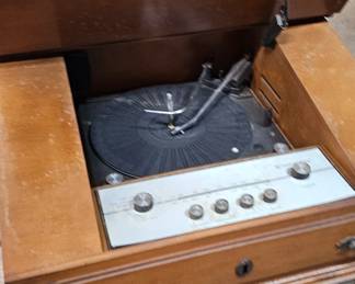 RECORD PLAYER
