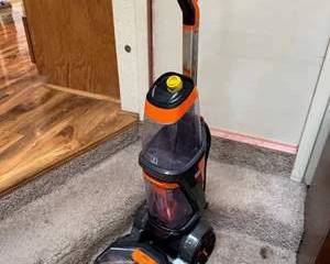 Lot 9  Bissell Upright Carpet Cleaner Floor Finishing Machine Model 1548F