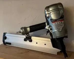 Lot 163  Hitachi NR90AE 31 2 inch Plastic Collated Framing Nailer