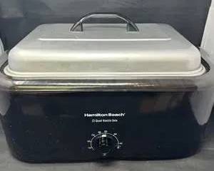 Lot 41  Hamilton Beach 22Quart Roaster Oven w Lid  Rack  Large Capacity Countertop Cooker