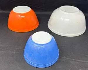 Lot 53  Vintage Pyrex Mixing Bowls  Set of 3 Blue, Orange, White