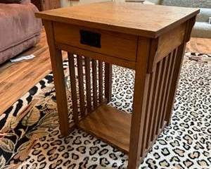 Lot 122  Vintage Mission Style Oak Side Table with Drawer