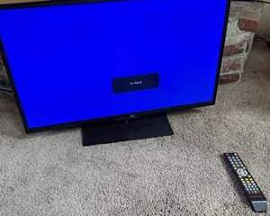 Lot 14  Sceptre Flat Screen TV w Remote  Model KATV53HC