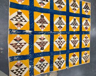Vintage Block Basket Patterned Quilt