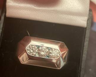 14 WHITE GOLD  REAL DEAL HAVE CURRENT APPRAISAL FOR THIS ONE  MENS OR LADIES  BIGGER SIZE  WAS A MANS RING -ESTATE ITEM 