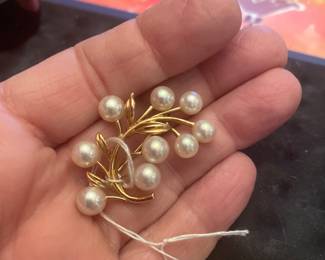 VINTAGE 14K SOLID GOLD AND PEARL BROOCH /PIN = HATE TO MELT THIS- SO SOMEONE SHOULD ENJOY IT !!!   