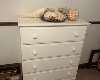 White chest of drawers 