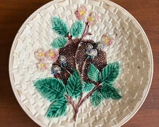 Antique English Majolica Blackberry Plate