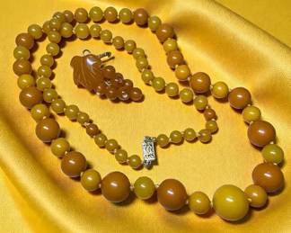 Graduated Butterscotch Bead Necklace Complementing Brooch