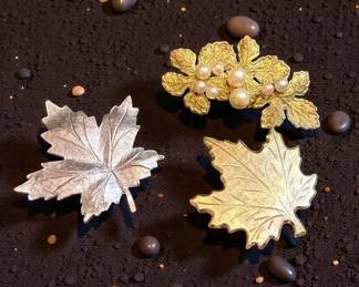 Leaf Pins Canadian  Others