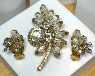 Clear rhinestone brooch and clipon earring set. 