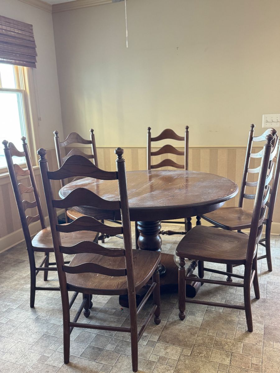 VINTAGE LADDERBACK CHAIRS AND ROUND TABLE WITH TABLE PADS 