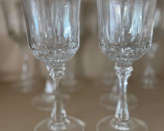 SET OF CRYSTAL STEMWARE 