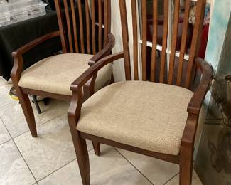 Pair of wooden chairs-23x41