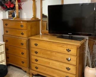 light wood 5 drawer dresser-34x19x51 Dresser-44x20 mirror-41x22