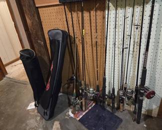 10 Fishing Poles And Ice Fishing Rod Tote